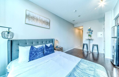 Fort York Hotel | RivetStays | The Neptune Executive Suite – Modern Studio