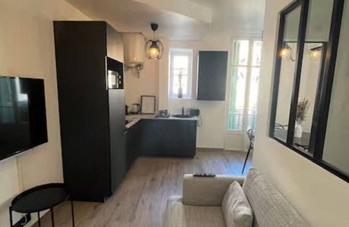 Vernier Apartment | Riviera Escape - Stylish 1BR Near Beach & Old Town