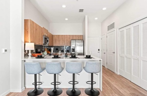 Florida Center Apartment | Riviere 3BR Apartment Stylish King Family Pets Friendly Pool & Gym Near Epic UniverseOpens