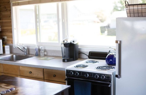 Sequim Cottage | Rm 4 Sequim lavender · 4-Water View-Beach access-Sequim's Lavender Room