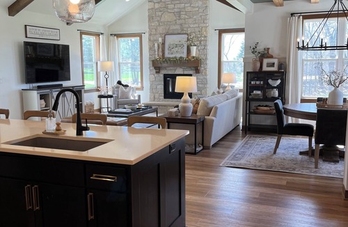 Village of Richfield House | RNC? Executive Ranch on 1.5 acres w/private patio inc hot tub. 30 min to MKE