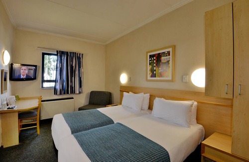 Zwartkop Hotel | Road Lodge Centurion