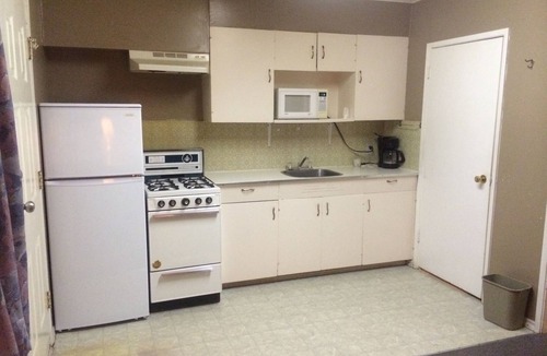 Merritt Hotel | Road Runner Motel