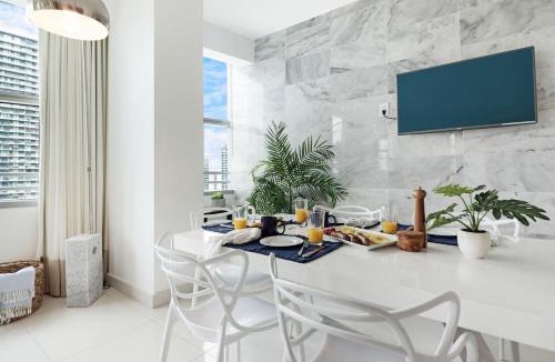 Brickell Apartment | Roami at Brickell Arch