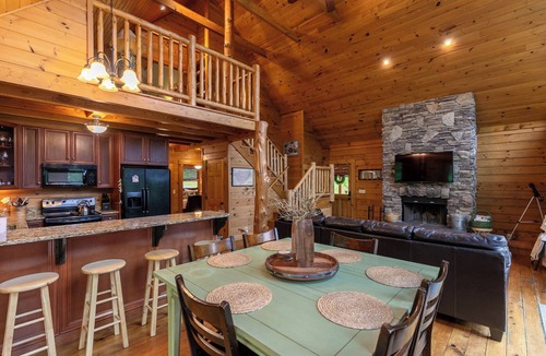 Frank Cabin | Roaring Creek Lodge - Newland log cabin, hot tub, pool table, fire pit