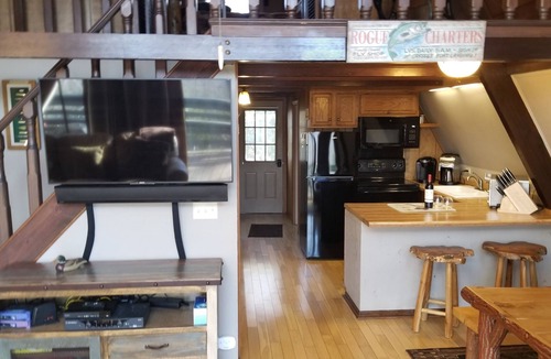 Burnsville Ski Chalet | 🌲Roaring Fork Chalet: MTN View, Hiking, Waterfalls, Trails - Dog Friendly!🐕‍🦺