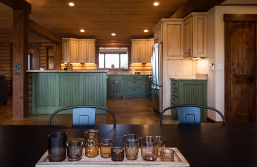 Missouri Heights House | Roaring Fork Chalet - With Deck & Mountain Views!