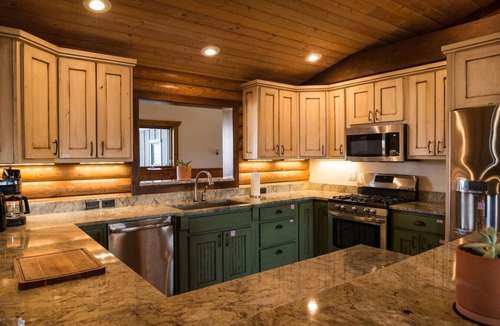 Missouri Heights House | Roaring Fork Chalet - With Deck & Mountain Views!
