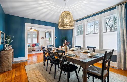 Washington House | Roberson House Private Pool Walk to DT Sleeps 12