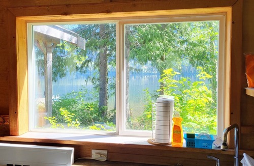 Campbell River Cabin | Roberts Lake ResortnSandybeach, fishing,hiking, pet friendly