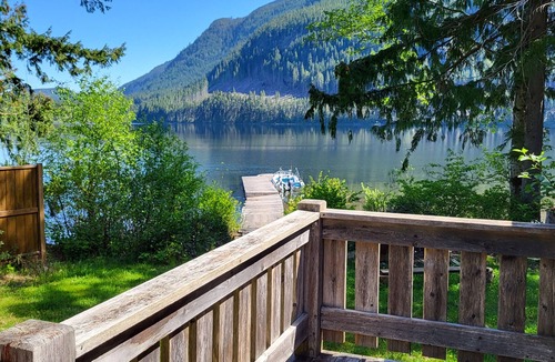 Campbell River Cabin | Roberts Lake ResortnSandybeach, fishing,hiking, pet friendly