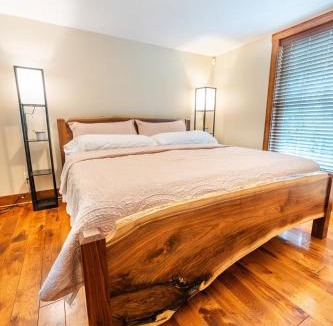 West Dundee House | Robin Crest with Hot Tub