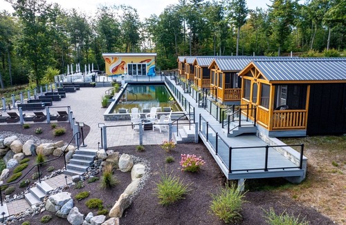 North Sebago Cabin | ROBIN - RESORT WITH 12 PROPERTIES. NATURAL POND FOR SWIMMING. CAFE ON SITE.