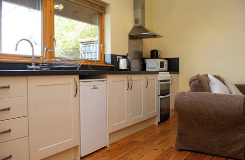 Lampeter Cottage | Robin's Perch Eco Lodge Apartment, Lampeter