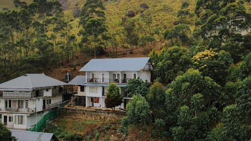 Kannan Devan Hills Bed & Breakfast | Rock And Mist Munnar House Resort