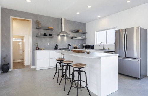Joshua Tree House | ✨⛰️ Rock Box ⛰️✨ Modern Adobe Nestled in the Boulders Above Coyote Hole Hiking Trail
