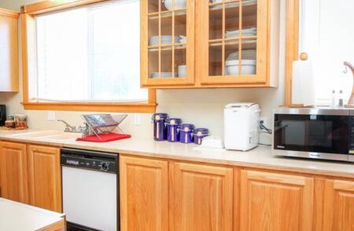 Haines House | Rock Creek Schoolhouse. Historic Charm! Gorgeous Views! Sleeps 15