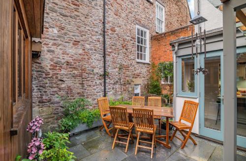 Wells House | Rock House