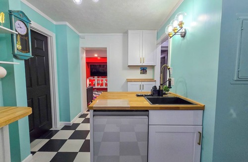 Sandusky Apartment | Rock N Roll