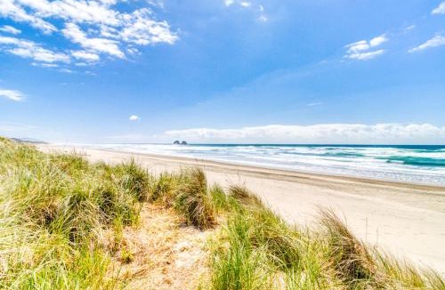 Rockaway Beach House | Rockaway Beach Cozy Cabin