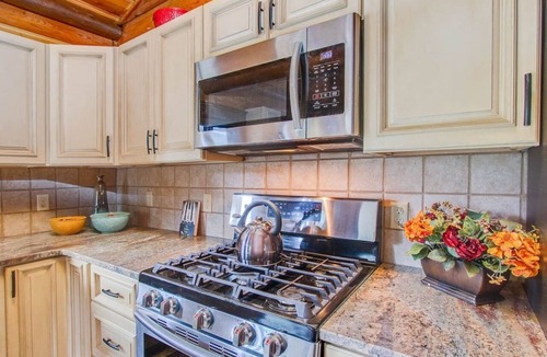 Green Mountain Falls Cabin | Rockhaven- Private Cabin and Hot Tub & EV Charger