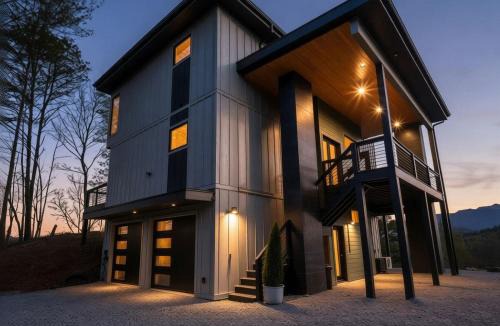 Bryson City House | Rockledge - Dandelion - private, lakeside community docks, view of Fontana Lake