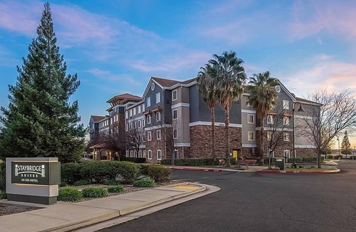 Pleasant Grove Apartment | Rocklin King Suite | Pool + Free Daily Breakfast
