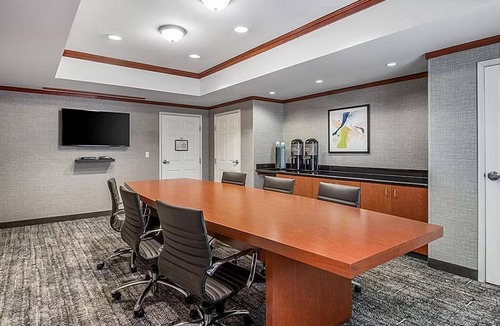 Pleasant Grove Apartment | Rocklin Suite with Kitchen | Free Daily Breakfast