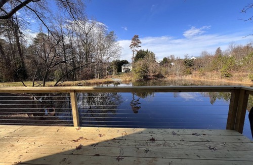 Granite Falls Cabin | Rockwall Cabin on the Pond! Cool spot, 10 minute drive to Hickory.
