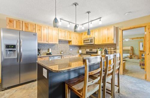 Wildernest House | Rocky Mountain Escape with Vista View - Wildernest