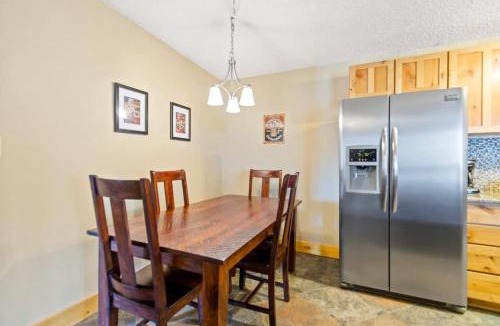 Wildernest House | Rocky Mountain Escape with Vista View - Wildernest