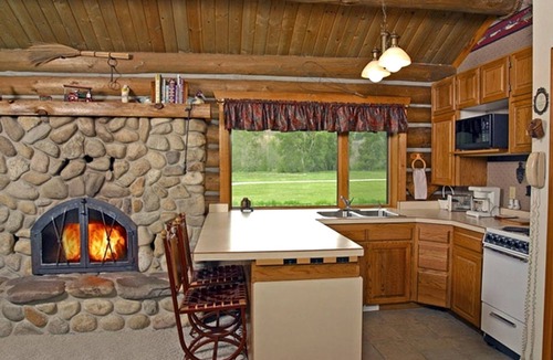 Darby Cabin | Rocky Mountains Nature Escape: Amazing Log Cabin in Darby, MT