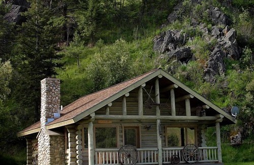 Darby Cabin | Rocky Mountains Nature Escape: Amazing Log Cabin in Darby, MT