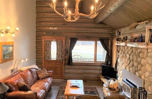Darby Cabin | Rocky Mountains Nature Escape: Amazing Log Cabin in Darby, MT