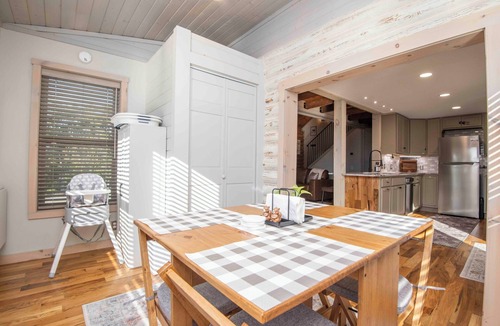 Loudon Cabin | Rocky Top Ridge - Private Modern Log Cabin Retreat on Lake