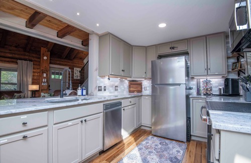 Loudon Cabin | Rocky Top Ridge - Private Modern Log Cabin Retreat on Lake