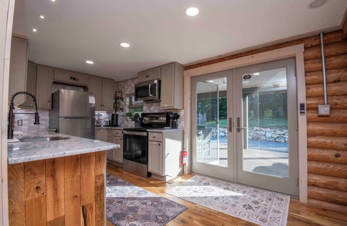 Loudon Cabin | Rocky Top Ridge - Private Modern Log Cabin Retreat on Lake