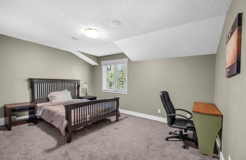 Northwest Calgary Bed & Breakfast | Rocky View Bed and Breakfast Garden Room