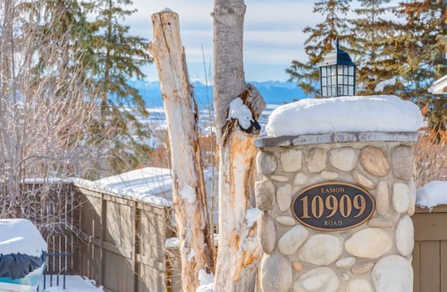 Northwest Calgary Bed & Breakfast | Rocky View Bed and Breakfast Garden Room
