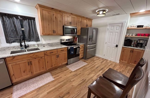 Mansfield House | Rodeo Ranch: Shuffleboard, Near seasonal Live Rodeo, Bunkbed, King Bed, SMOOR