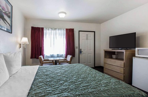 Beaumont Hotel | Rodeway Inn Beaumont 1-10