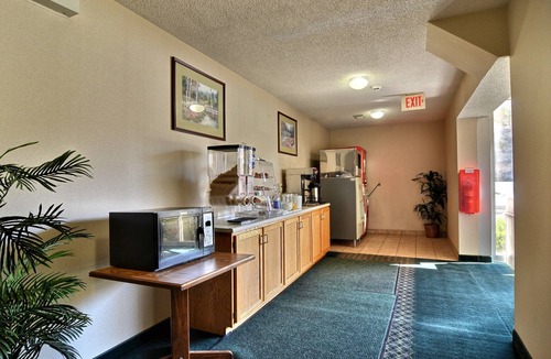 Bedford Hotel | Rodeway Inn Bedford
