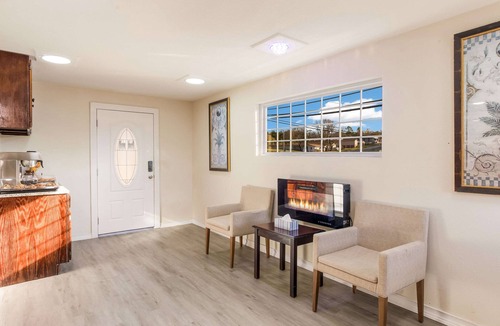 Berryville Hotel | Rodeway Inn Berryville