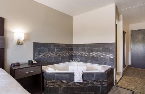 Branson Theater District Hotel | Rodeway Inn Branson, Brick House