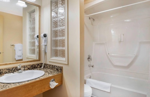 Gaspe Hotel | Rodeway Inn