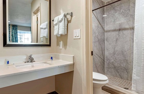 Caldwell Hotel | Rodeway Inn Caldwell