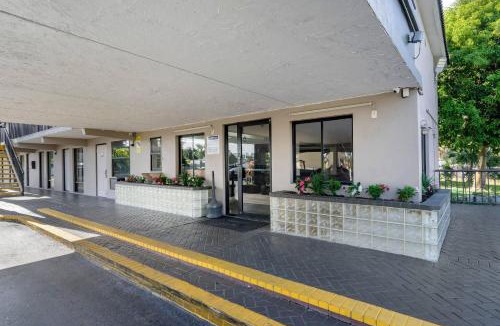 Clearwater Hotel | Rodeway Inn Clearwater-Dunedin