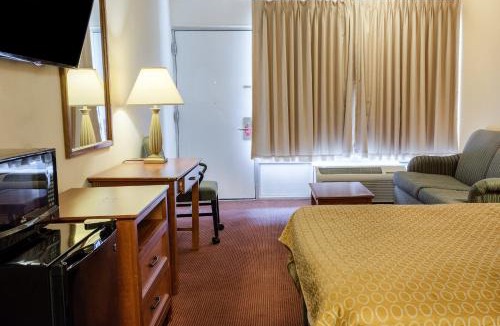 Bermuda Hotel | Rodeway Inn Colonial Heights I-95