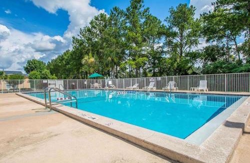 Gainesville Hotel | Rodeway Inn Gainesville - University Area