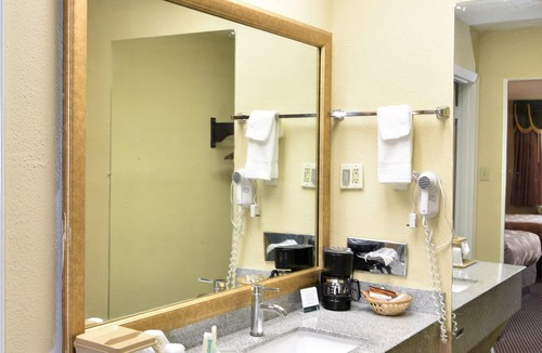 St. Andrews Hotel | Rodeway Inn Harbison Area